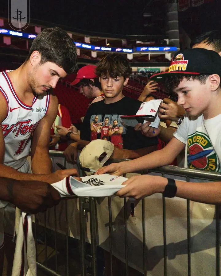 始谋划变革, 阵容中, 在多人控球