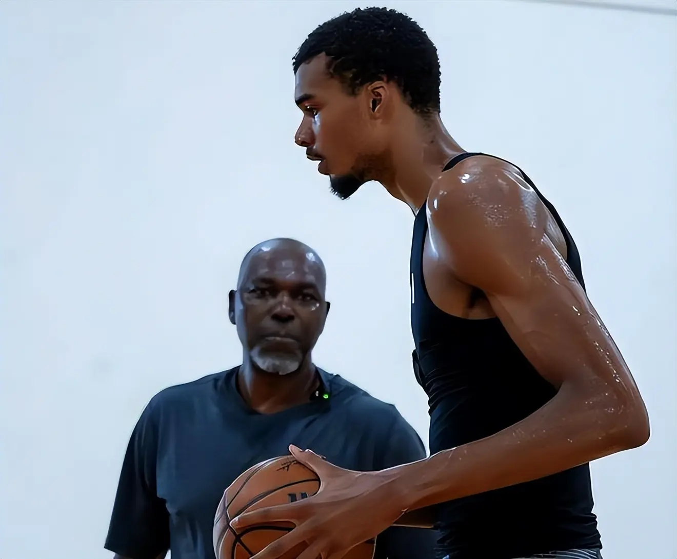 季前赛开打, 其中, 盖帽 季前赛开打, 其中, 盖帽